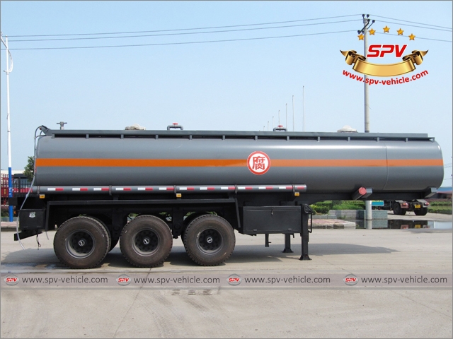 Side View of Chemical Liquid Tank Semi-trailer